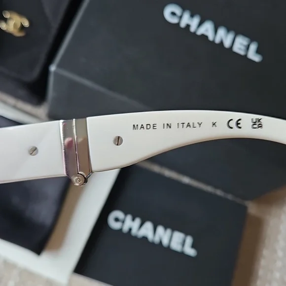 CHANEL Foldable White Silver Quilted Crystal CC Logo Sunglasses - Picture 6 of 8